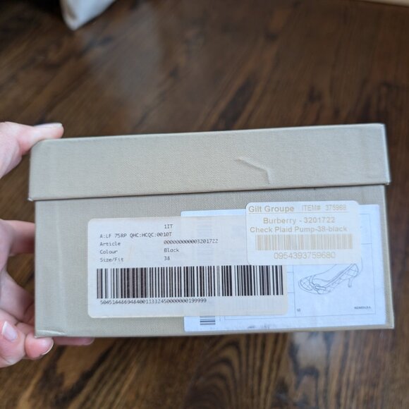 Burberry Check Plaid Pumps, size 38 - Picture 3 of 10